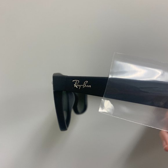 Ray-Ban WAYFARER Sunglasses